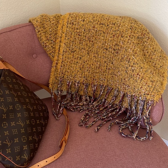 Amazing Scarf - Picture 6 of 7